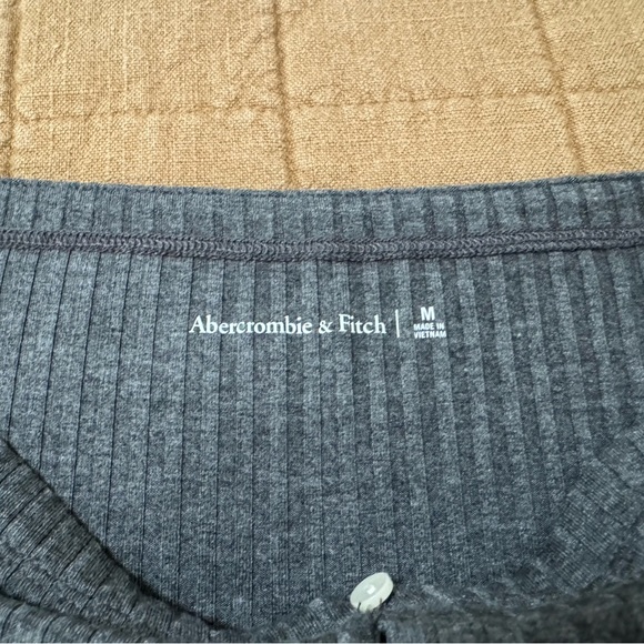 Abercrombie & Fitch Wide Rib Button-Through Slash
Top - Picture 3 of 4